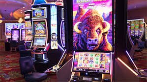 Antarmuka kontrol permainan yang mudah digunakan Kontrol permainan slot dengan tombol taruhan dan putar yang intuitif